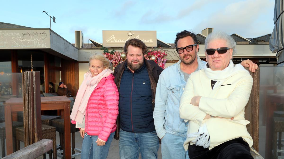 Sylt: Celebrities in Westerland - | Acting duo celebrates at the Beach ...
