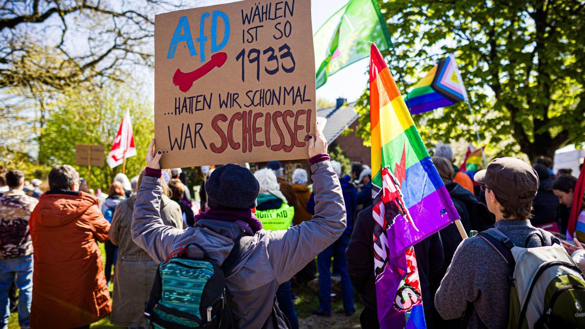 AfD-Landesparteitag in Brettorf: Polizei begleitet Gegenprotest