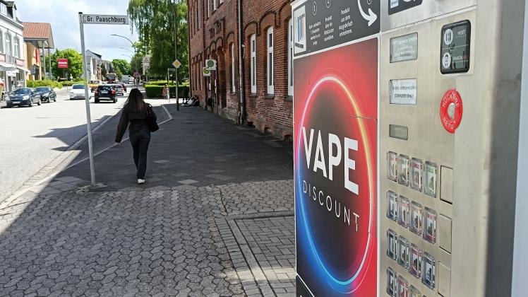 Vapes und Süßigkeiten: Kritik an Automaten bei Itzehoer Schulen