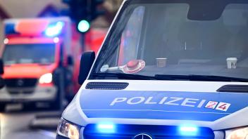 Polizei und Krankenwagen, Symbolbild
