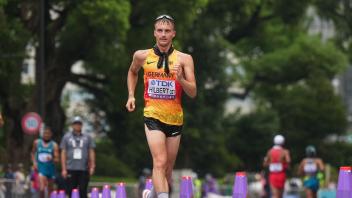 <p>Leichtathletik: Weltmeisterschaft, 35km Gehen, Männer: Jonathan Hilbert aus Deutschland läuft im Wettkampf. Der 31-Jährige leidet erneut an einer Depression. (zu dpa: «Olympia-Zweiter Hilbert: «Die Depression ist zurück»»)</p>