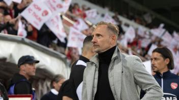 <p>Fußball, Männer: Super League, Schweiz, FC Thun - FC Lugano. Trainer Mauro Lustrinelli von Thun beim Super League Meisterschaftsspiel zwischen dem FC Thun und dem FC Lugano. (zu dpa: «Medien: Union Berlin will Schweizer Meistertrainer»)</p>