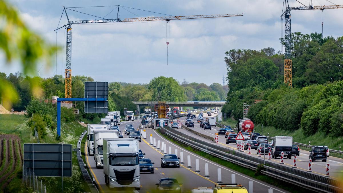 A1 bridges: Opening between Cloppenburg and Vechta in autumn