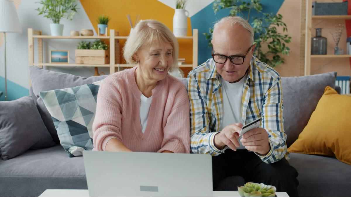 Seniors use online banking: Are bank branches still needed?
