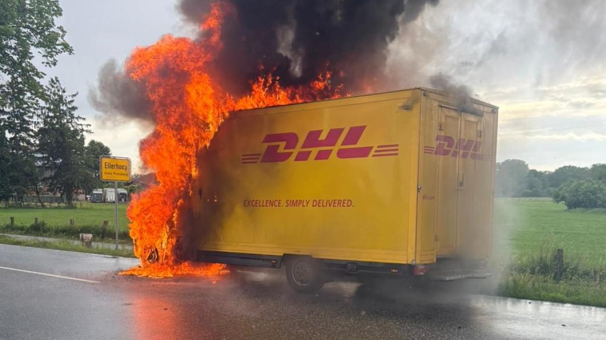 Fire in Ellerhoop: DHL parcel van completely destroyed by fire