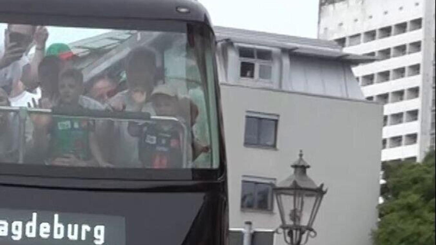 Meisterjubel in Magdeburg: Fans feiern ihr Team