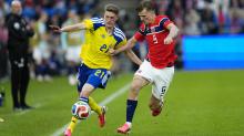 Alexander Bernhardsson, hier im Testspiel gegen Norwegen, bereitet sich aktuell mit der schwedischen Nationalmannschaft im amerikanischen Dallas auf das erste WM-Spiel gegen Tunesien vor.
