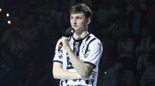 Nach dem letzten Saisonspiel wurde Bence Imre in der Merkur Ostseehalle offiziell verabschiede und sprach auch kurz zu den Anhängern des THW Kiel.