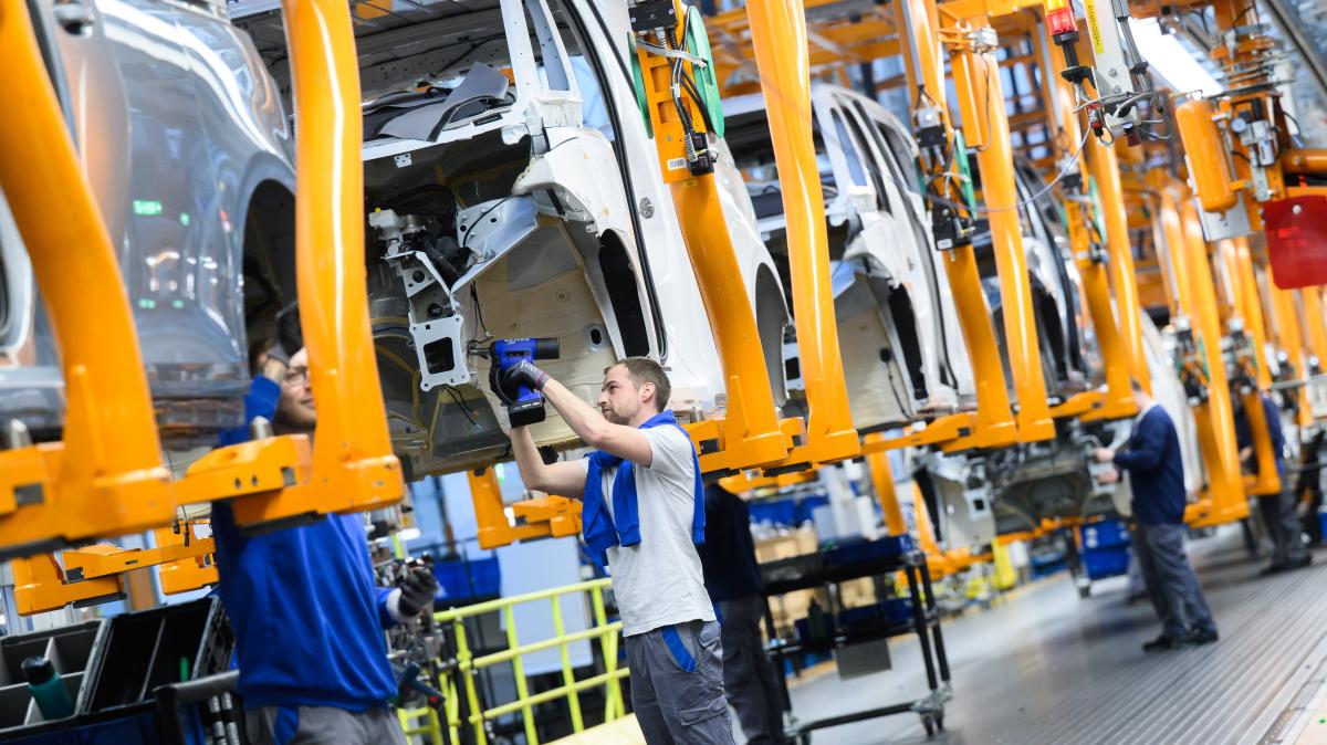 Immer-weniger-Industrie-Jobs-Grafik-zeigt-die-Entwicklung-in-Ihrem-Landkreis