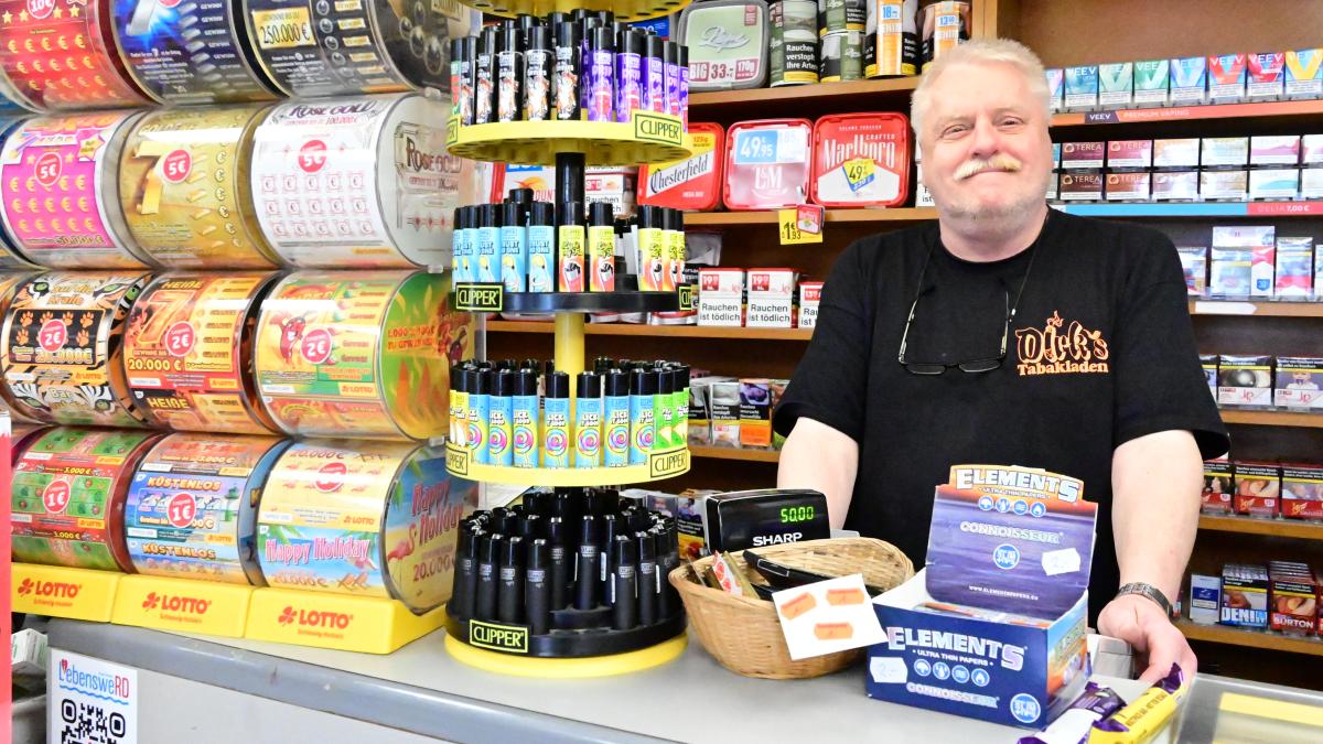“Dirk’s Tobacco Shop” - | How a kiosk owner holds the line