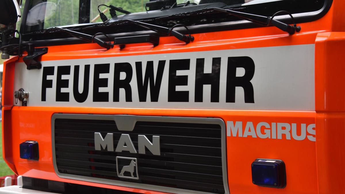 Gartenh-tte-in-Hasbergen-brennt-Feuerwehr-ist-im-Einsatz