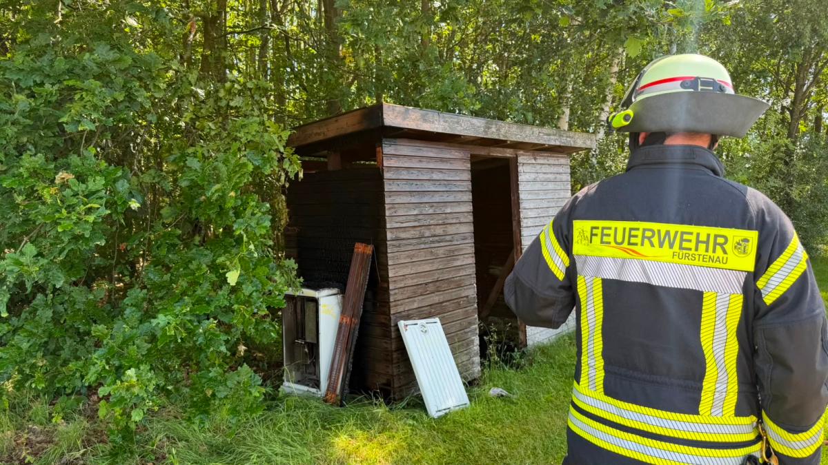Kurzschluss-in-Schaltkasten-setzt-Warteh-uschen-in-F-rstenau-in-Brand