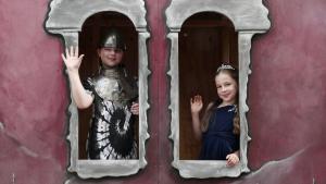 Huldvoll: Das Prinzenpaar Bela und Felia führte den Zug an.