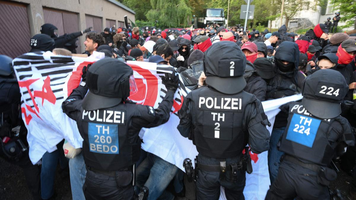 AfD-Parteitag live: Angriffe auf Reporter bei Demonstrationen