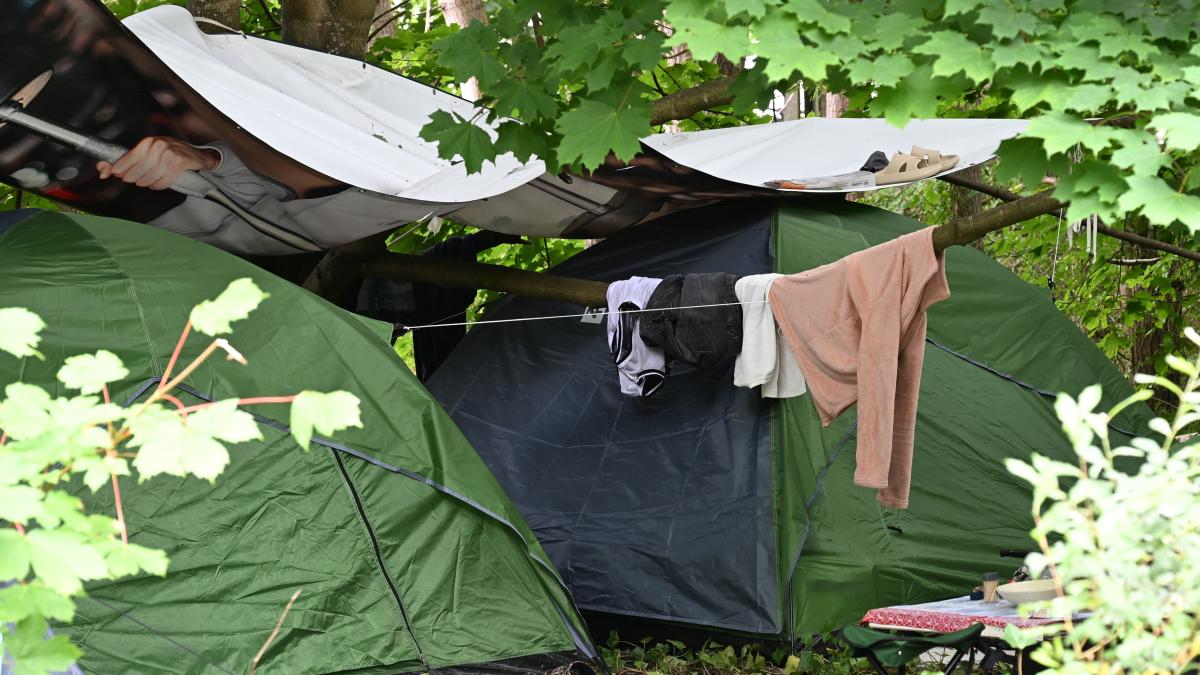 Tragic events: Why people become homeless