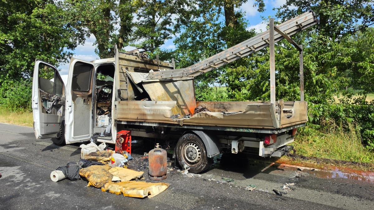 Firmenbulli-in-Merzen-ausgebrannt-80-000-Euro-Schaden