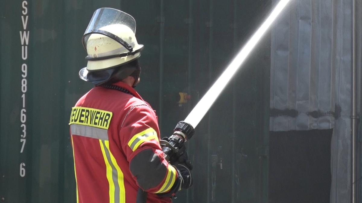 Feuerwehreinsatz-wegen-Fassadenbrand-in-Quakenbr-ck