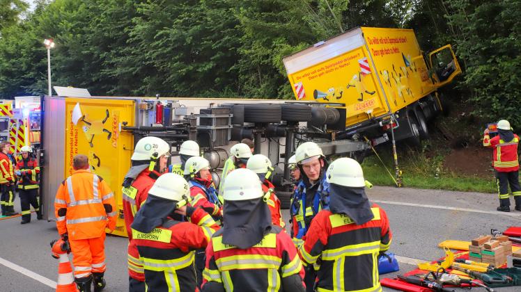 Schwerer Lkw-Unfall auf A23 bei Elmshorn: Autobahn gesperrt