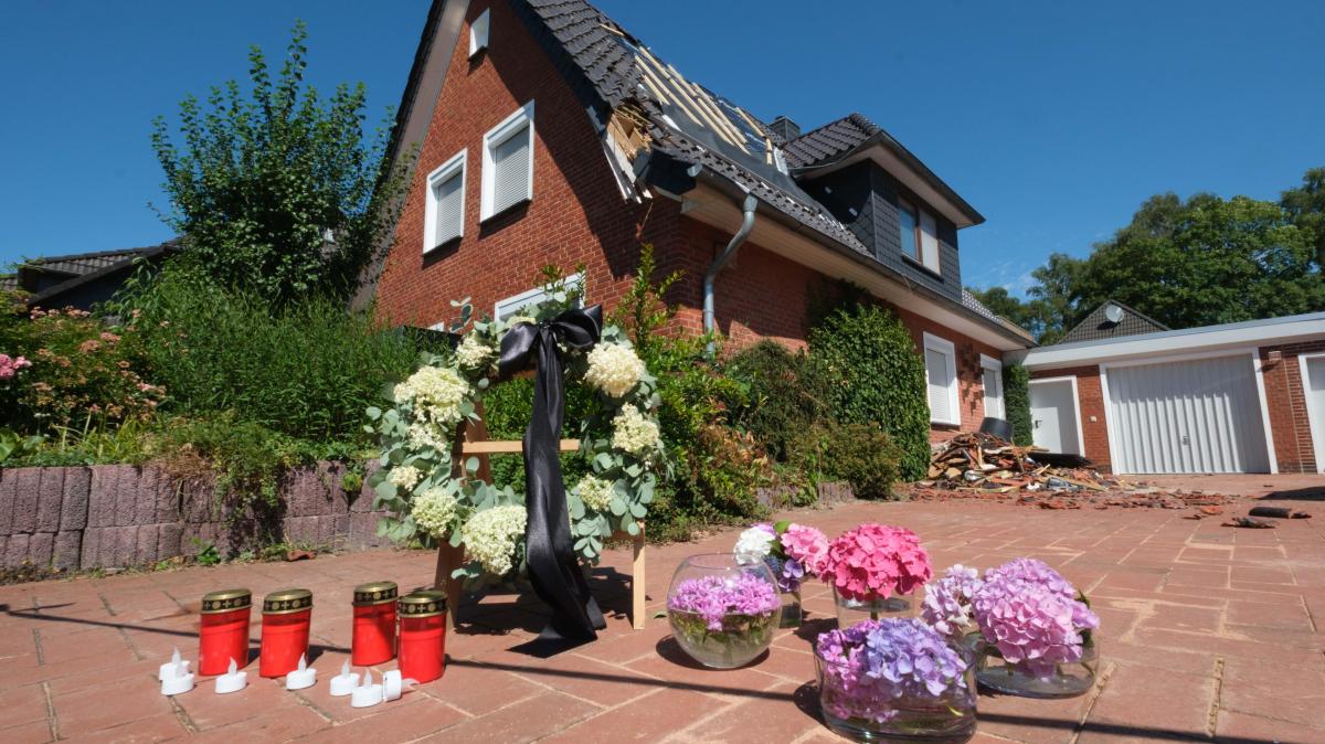 Mourning for victims after plane crash in Ganderkesee