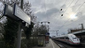 Ab Oktober soll es das Verbot geben: Dann ist Alkohol an Bahnhöfen nicht mehr erlaubt. So auch am Elmshorner Bahnhof.