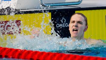 <p>Schwimmen/Kurzbahn: Europameisterschaft, 800 m Freistil in der Aqua Lublin Arena: Der deutsche Schwimmer Johannes Liebmann jubelt nach seinem Wettkampf (zu dpa: «Auf den Spuren von Märtens &amp; Co.: Wer ist Johannes Liebmann?»)</p>