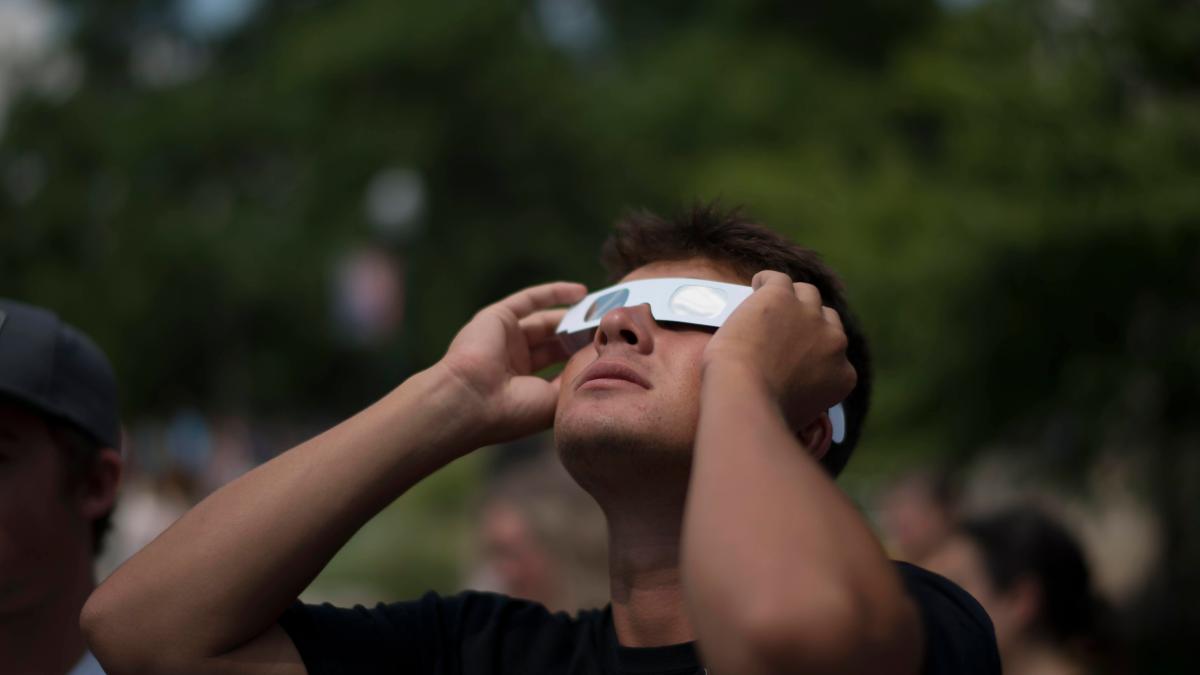 Solar eclipse in Osnabrück: Buy protective glasses? Sold out!
