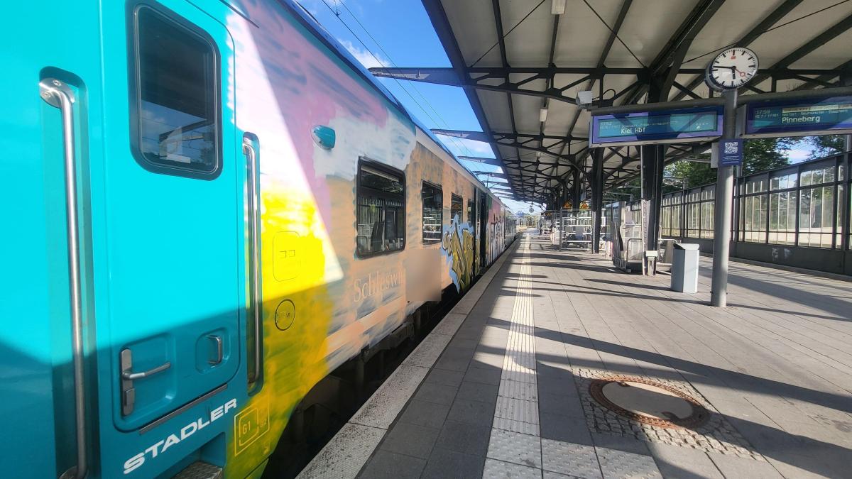 Graffiti damage on the Nordbahn railway: Hundreds of thousands of euros in ...