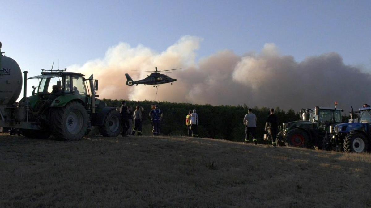 Waldbrand in NRW: Ortsteil in Gefahr – 1.800 Menschen evakuiert