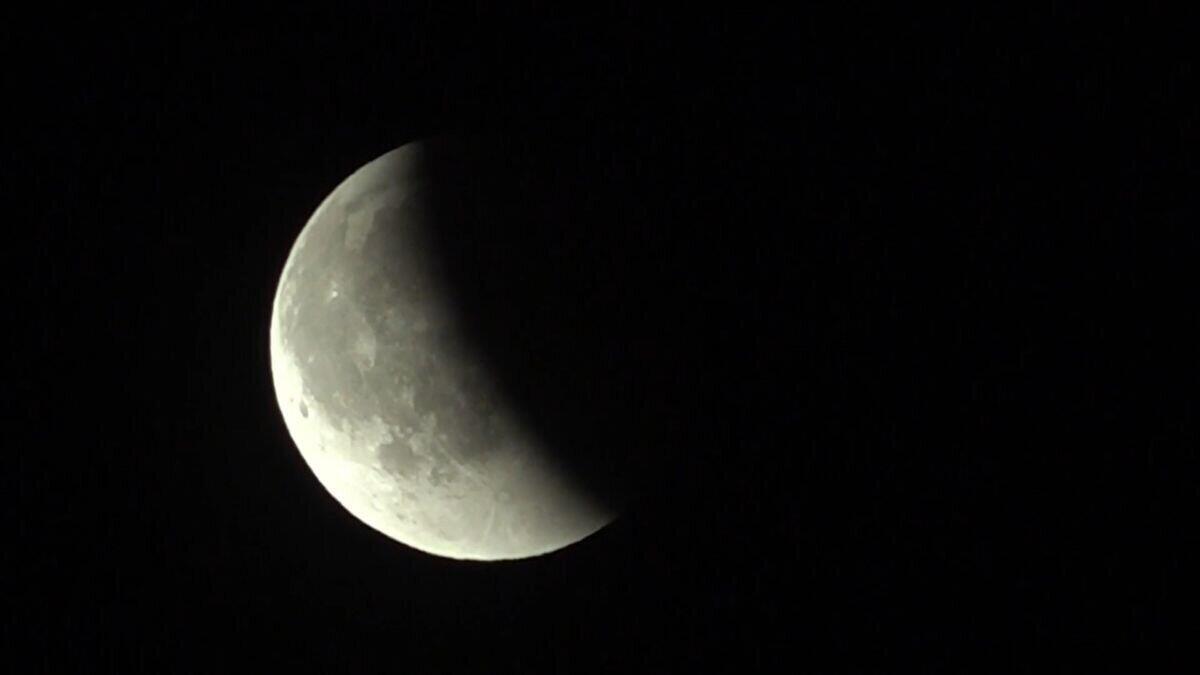 fast-totale-mondfinsternis-aber-was-kann-man-sehen