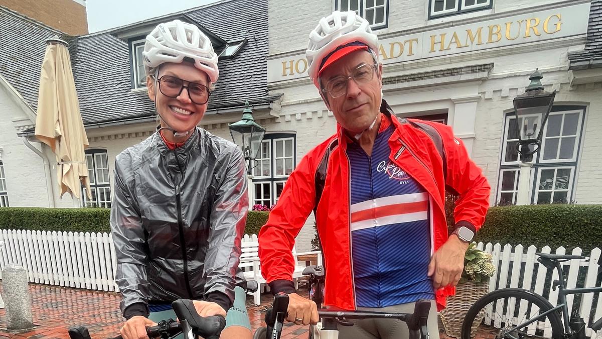 Celebrity couple Jan Josef Liefers and Anna Loos caught cycling fever on ...