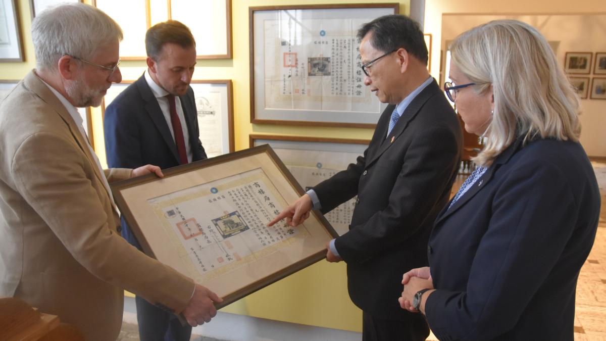 Nordwolle: A certificate in Mandarin for Delmenhorst museum