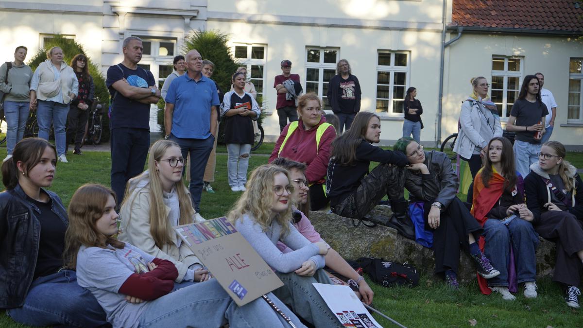 Cloppenburg Demo: Associations fight for democracy & diversity