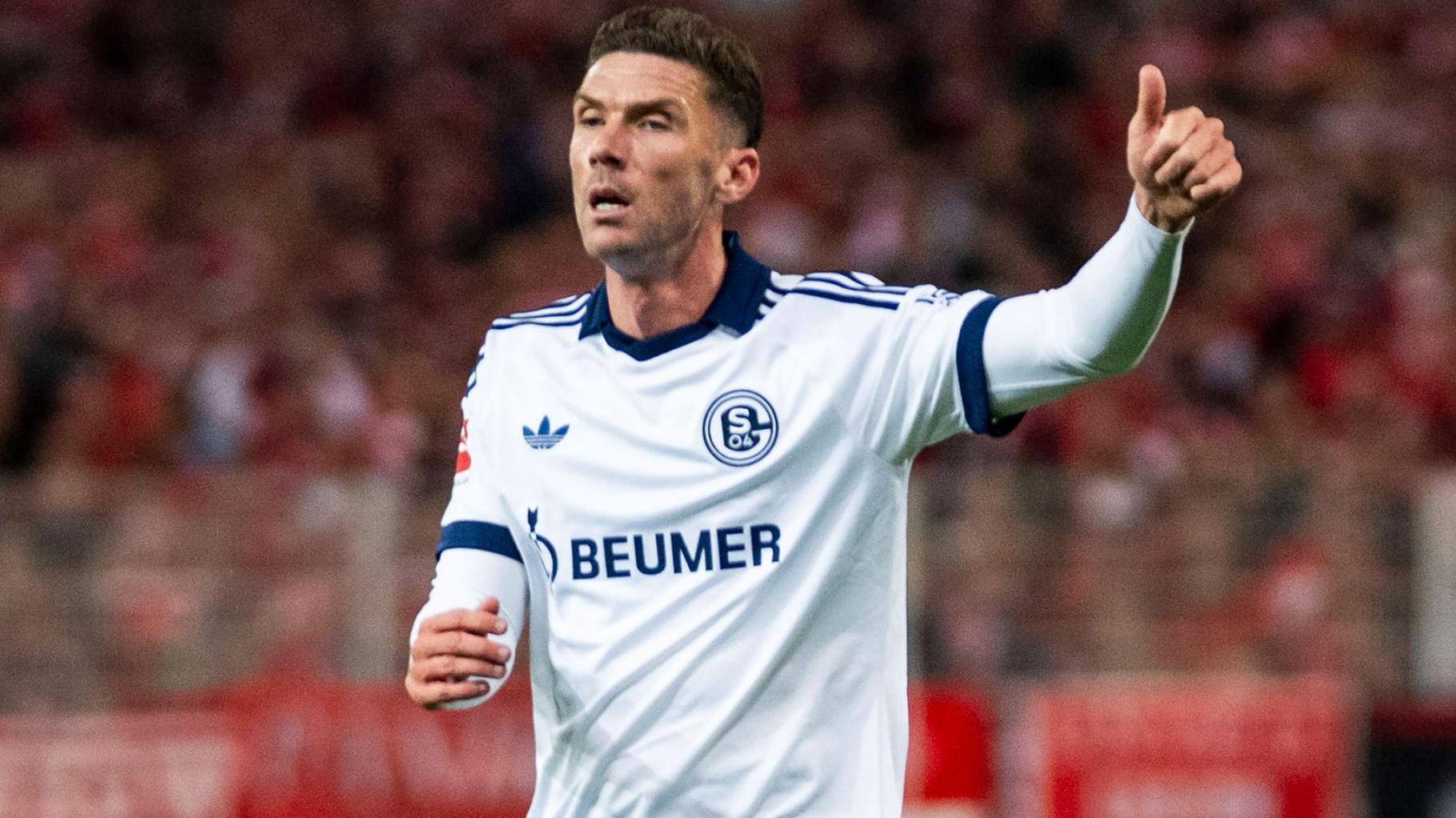 Schalke feiert ersten Bundesliga-Sieg seit 2023 – Partie in Berlin lange unterbrochen