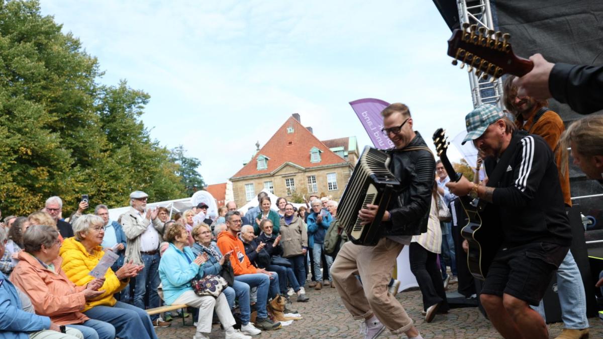 Osnabrück: Darum gab es heute so viel Musik vor dem Dom