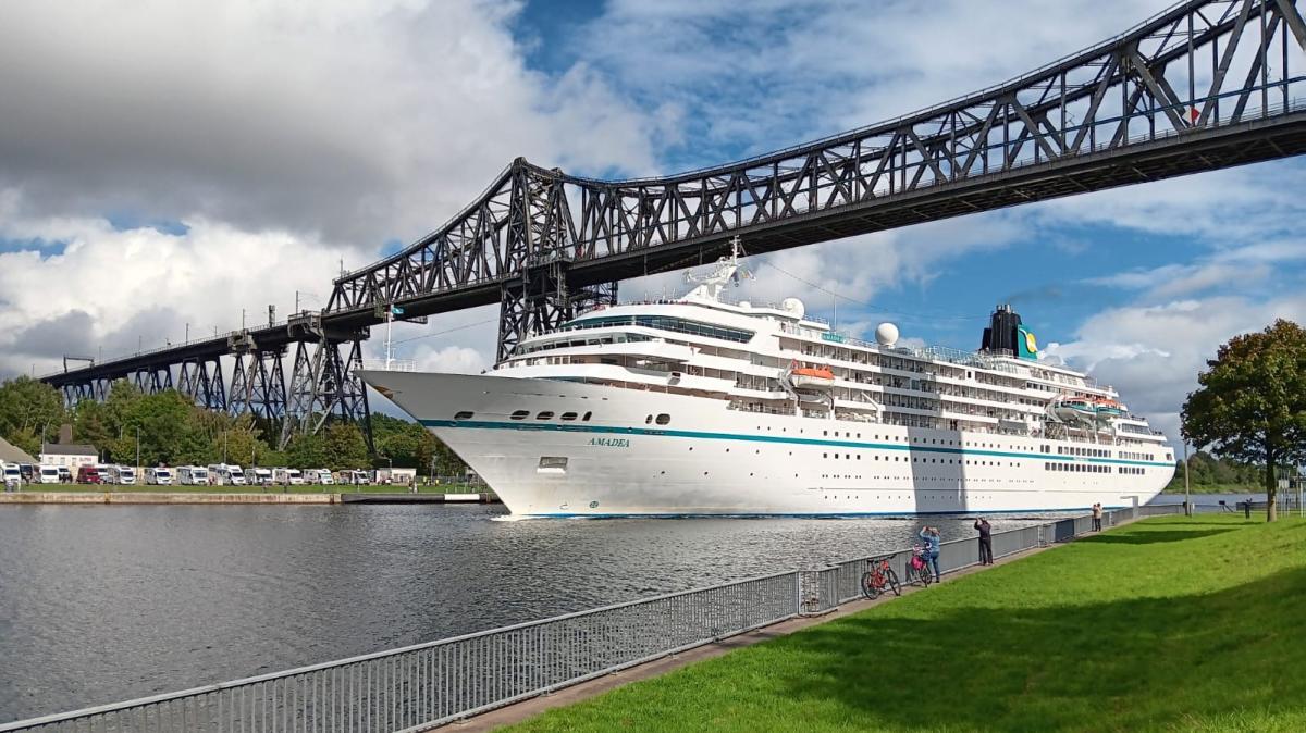 ZDF Dream Ship passes Rendsburg without Florian Silbereisen