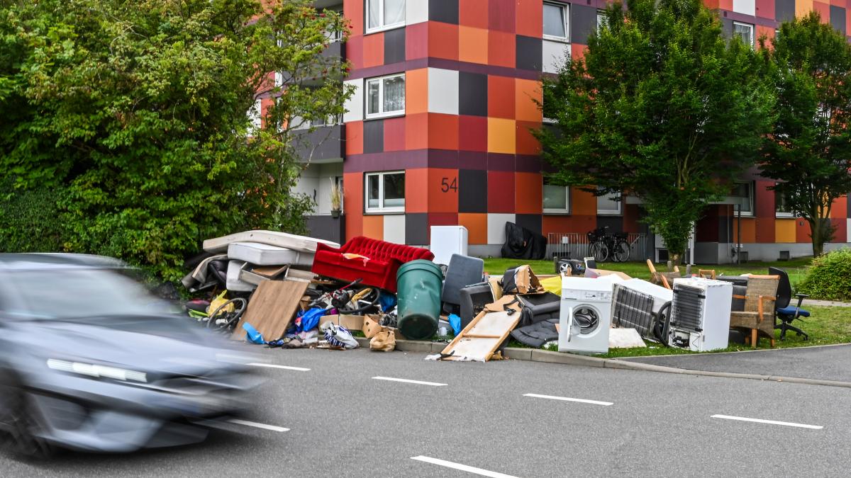 Husum: Pile of bulky waste grows - | why it stays there