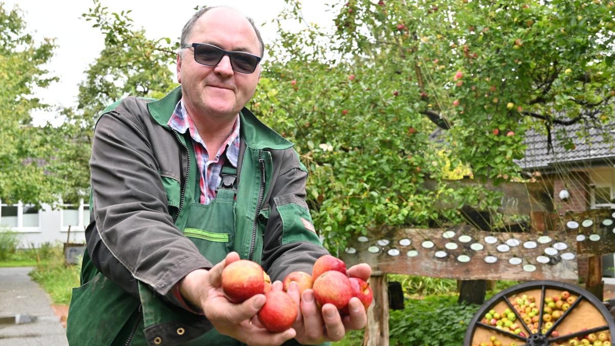 106 Apple Varieties on One Tree: The Apple Miracle in Climate Change