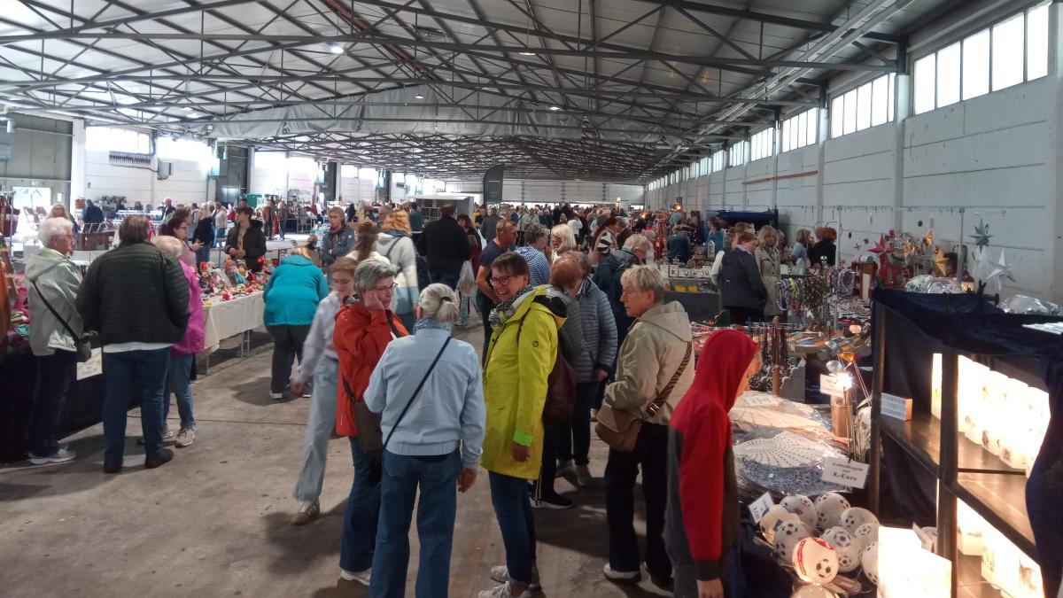2,500 visitors: Hobby and creative market in Weener a hit