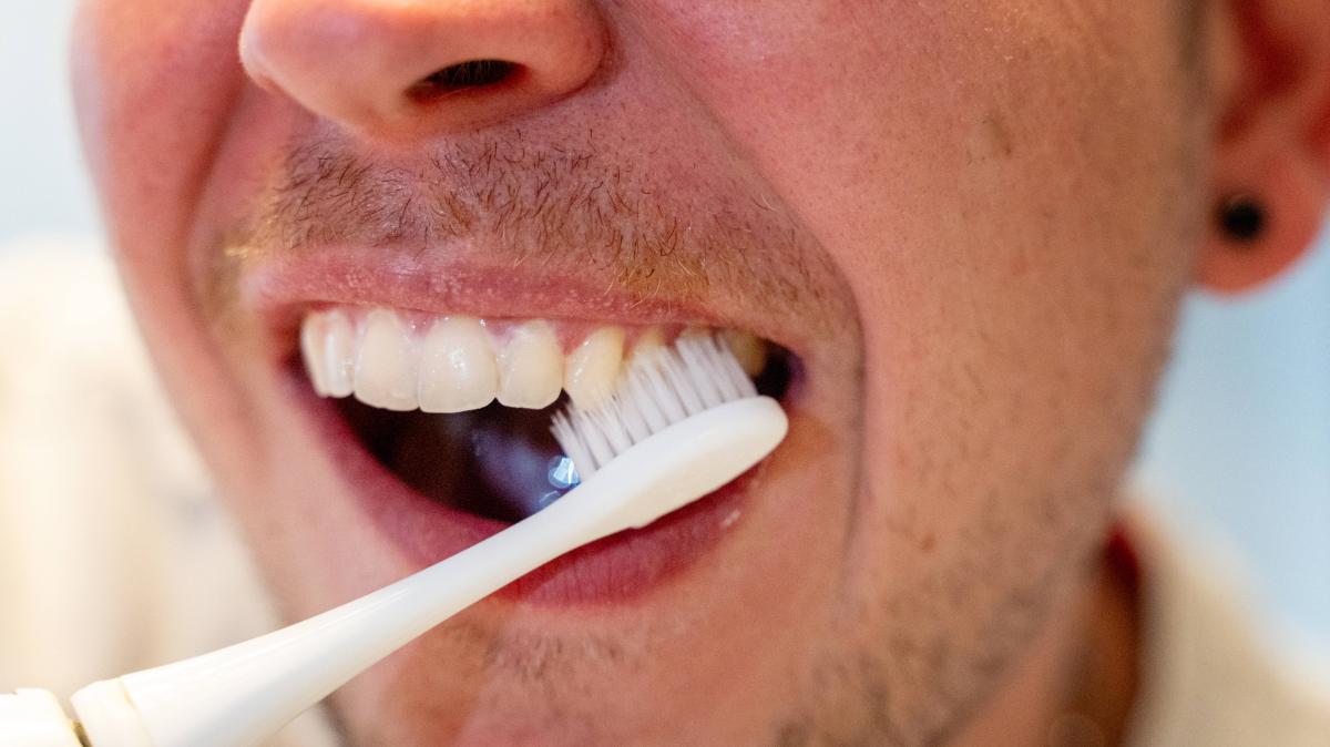 Zahnpflege-Mythen im Check: 6 Fehler, die Ihren Zähnen schaden