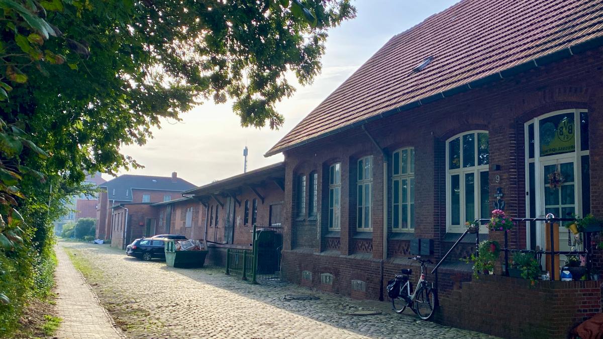 Café at Weener Station: New Plans for Old Walls
