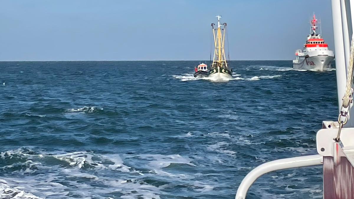 Cutter threatens to sink: German Maritime Search and Rescue Service ...
