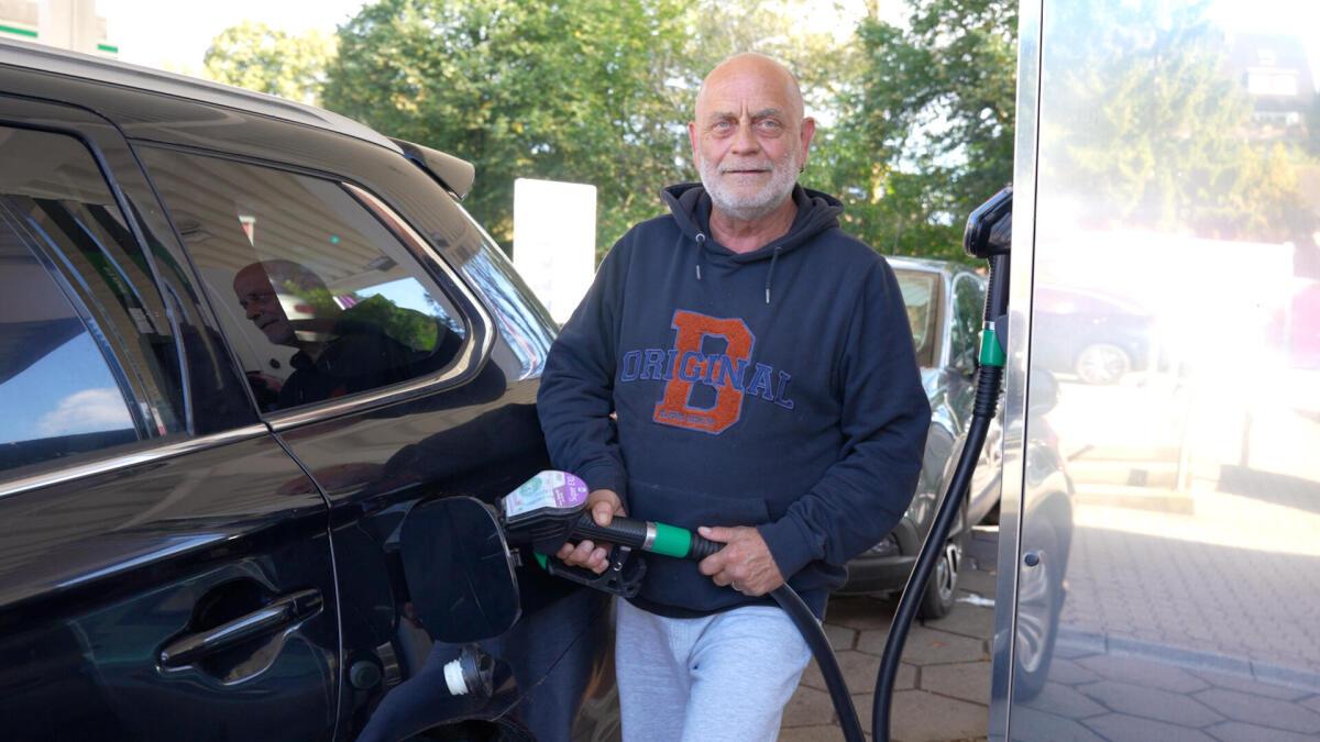 Huge crowds: Fuel discount lures Danes to German gas stations