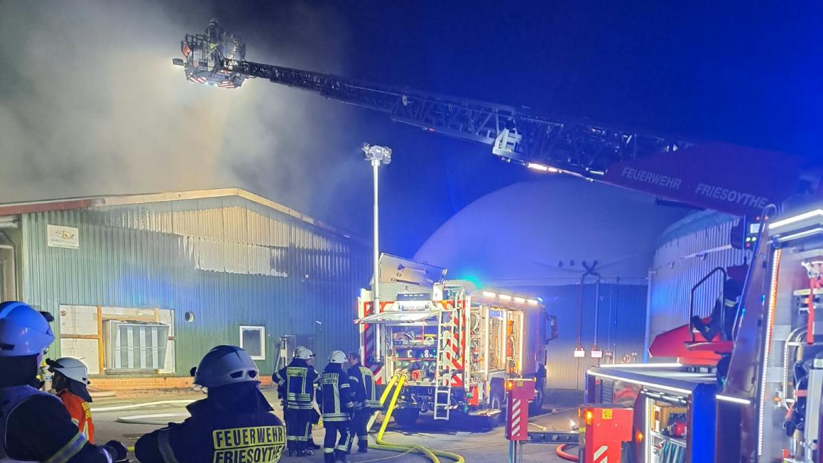 Major fire in Friesoythe: Engine hall of biogas plant in flames