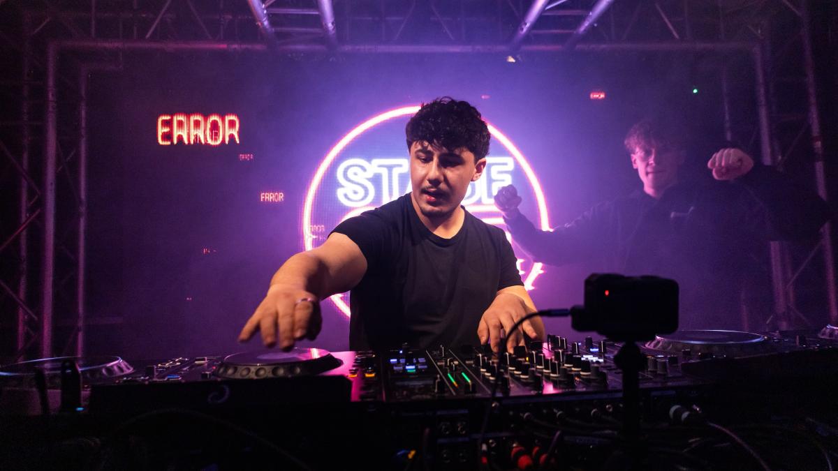 18-year-old organizes techno event: 