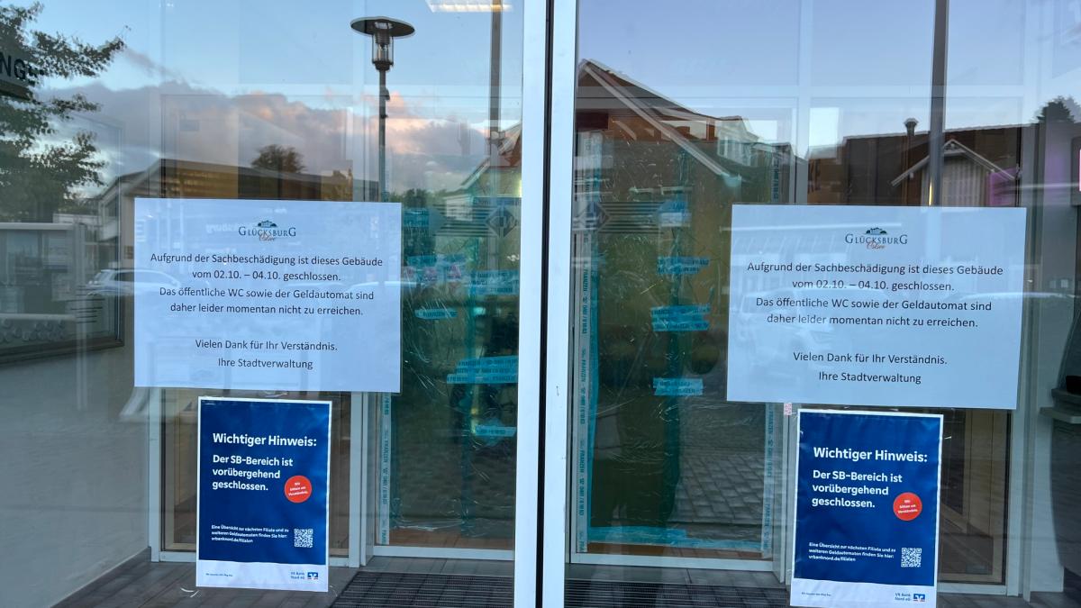 Glücksburg: Vandalism at the Town Hall - | Doors destroyed