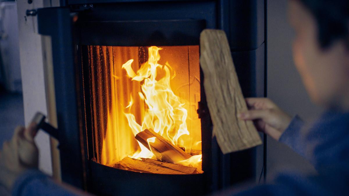 Heating season begins: What can go in the fireplace and what can't?