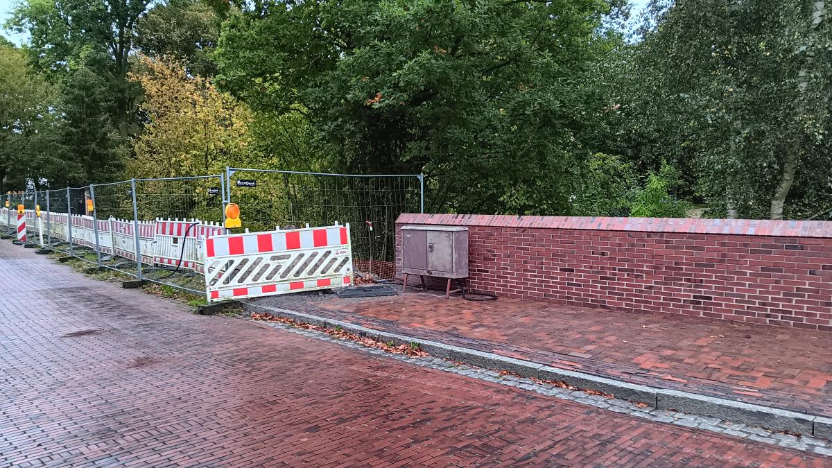 Replanning leads to delayed completion of the castle wall
