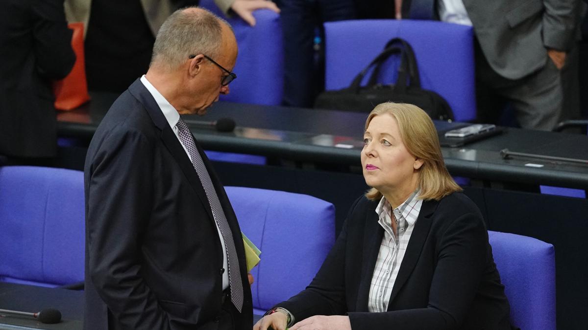 Bas's Resignation: Who Will Succeed her in the Ministry of Labor?