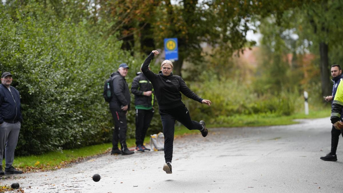 Boßeln: Cleverns men win in Scheps