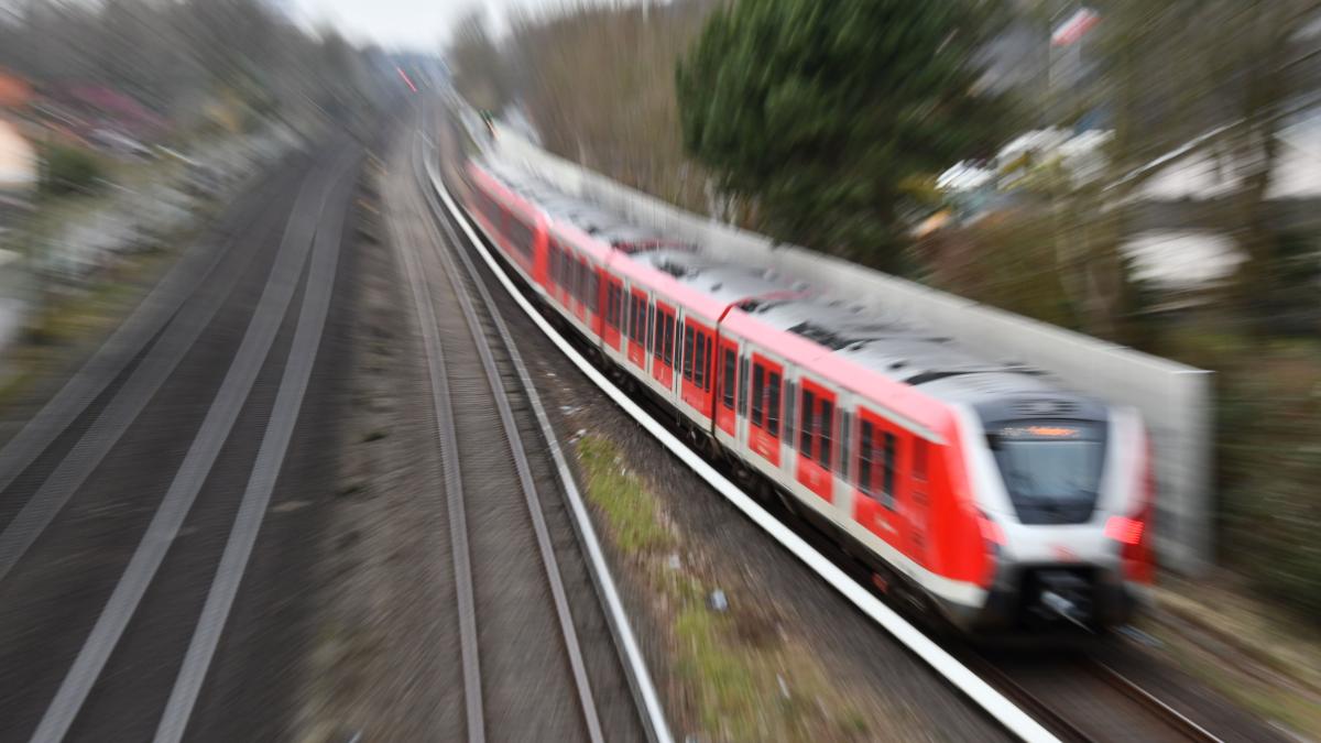 S-Bahn to Elmshorn: Pinneberg district defends state plans